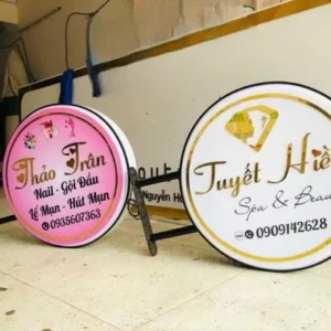 Ưu điểm của dịch vụ làm biển vẫy mica tại Quảng Cáo 24H