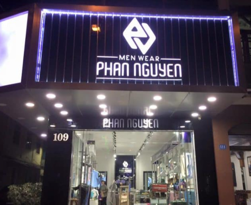10+ Mẫu Bảng Hiệu Shop Quần Áo Đẹp, Thu Hút & Độc Đáo 2025 Mẫu bảng hiệu shop thời trang nam