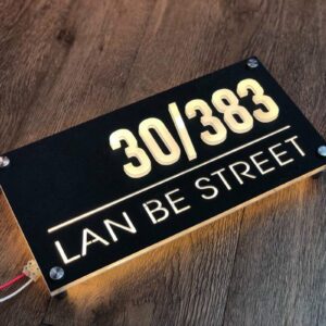 Biển số nhà, Bảng số nhà Ưu điểm vượt trội của bảng số nhà nhôm đúc là khả năng chống chịu thời tiết tốt, không bị oxi hóa và có thể tạo hình với các chi tiết phức tạp, tinh tế