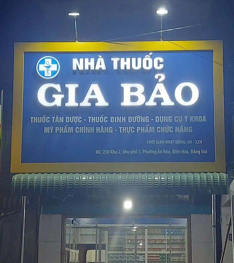 Bảng hiệu nhà thuốc Cac mau bang hieu nha thuoc nay thuong mang den cam giac dang tin cay chuyen nghiep va gan gui 3